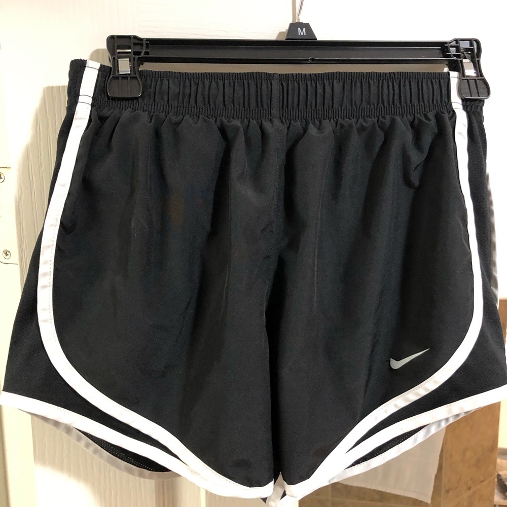 Black Nike running shorts 🩳 🏃‍♀️